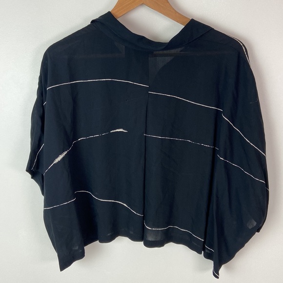 ✨3/$25✨ Animale Viscose Abstract Line Black Button Down - 4 - Picture 7 of 8